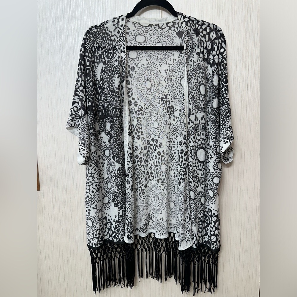 Chicos 0/S‎ Medallion Print Boho Short Sleeve Open Front Eliska Fringe Cardigan
